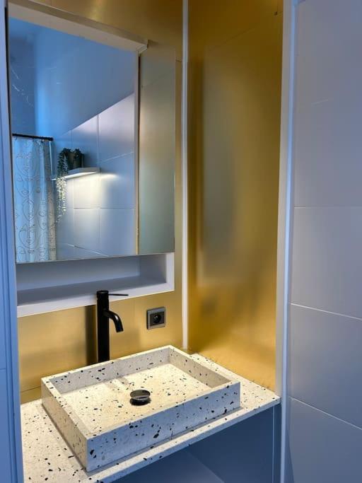 Townhouse Room Heerenhuys เอโคล ภายนอก รูปภาพ